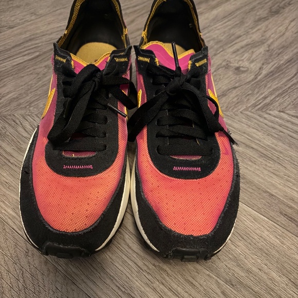 Nike Waffle 1 Women's Active Fuchsia/Black /Gold (9.5M) - Picture 3 of 4